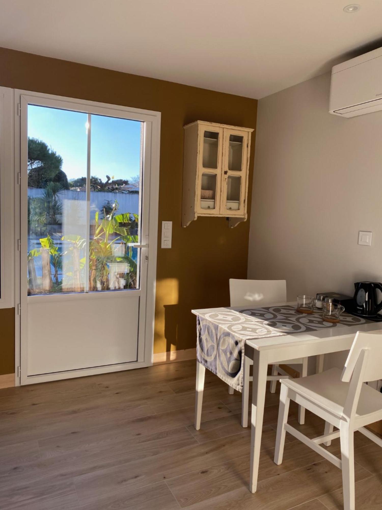 Maison M, Chambre Privee Acces Jardin Piscine Et Jacuzzi Pres De La Rochelle La Rochelle  Zimmer foto
